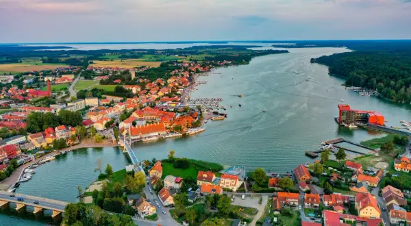Mikołajki Pomorskie atrakcje – niezapomniane miejsca i aktywności