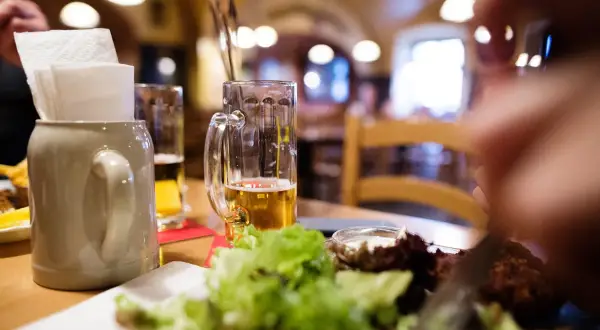 Gdzie zjeść w Szklarskiej Porębie? Odkryj najlepsze restauracje i smaki